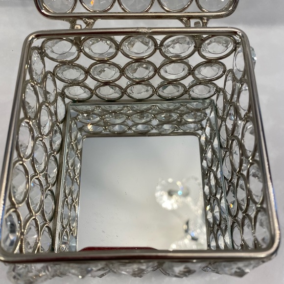 EUC TRINKET BOX WITH MIRRORED INTERIOR BOTTOM AND CRYSTALS SURROUNDING - Picture 3 of 12